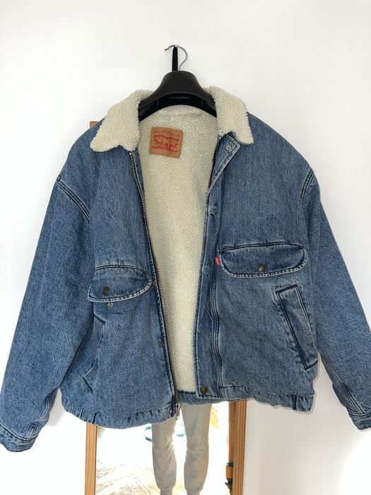 Kurtka jeansowa z misiem Levi’s – ciepła bomberka vintage, L