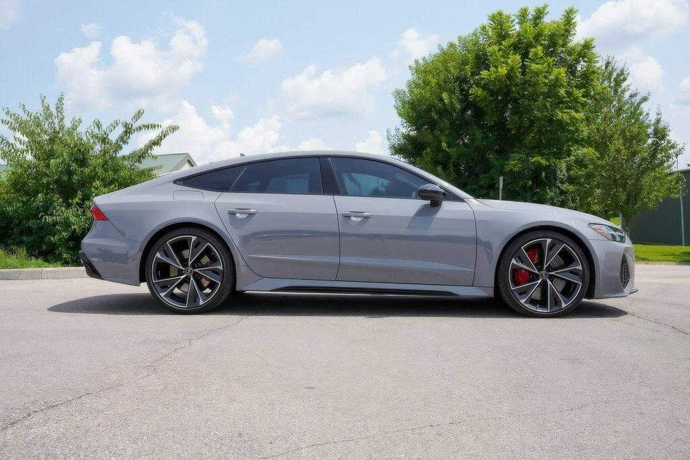 Audi RS7 quattro      2022