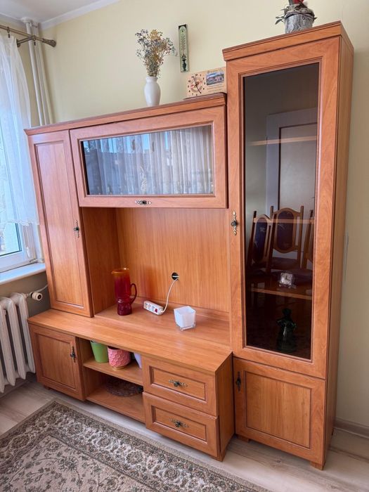 Meblościanka + stół i krzesla