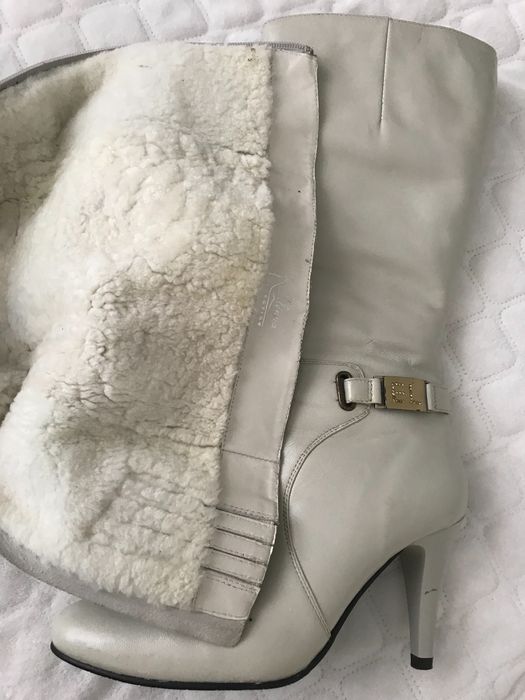 Чоботи шкіряні , молочні