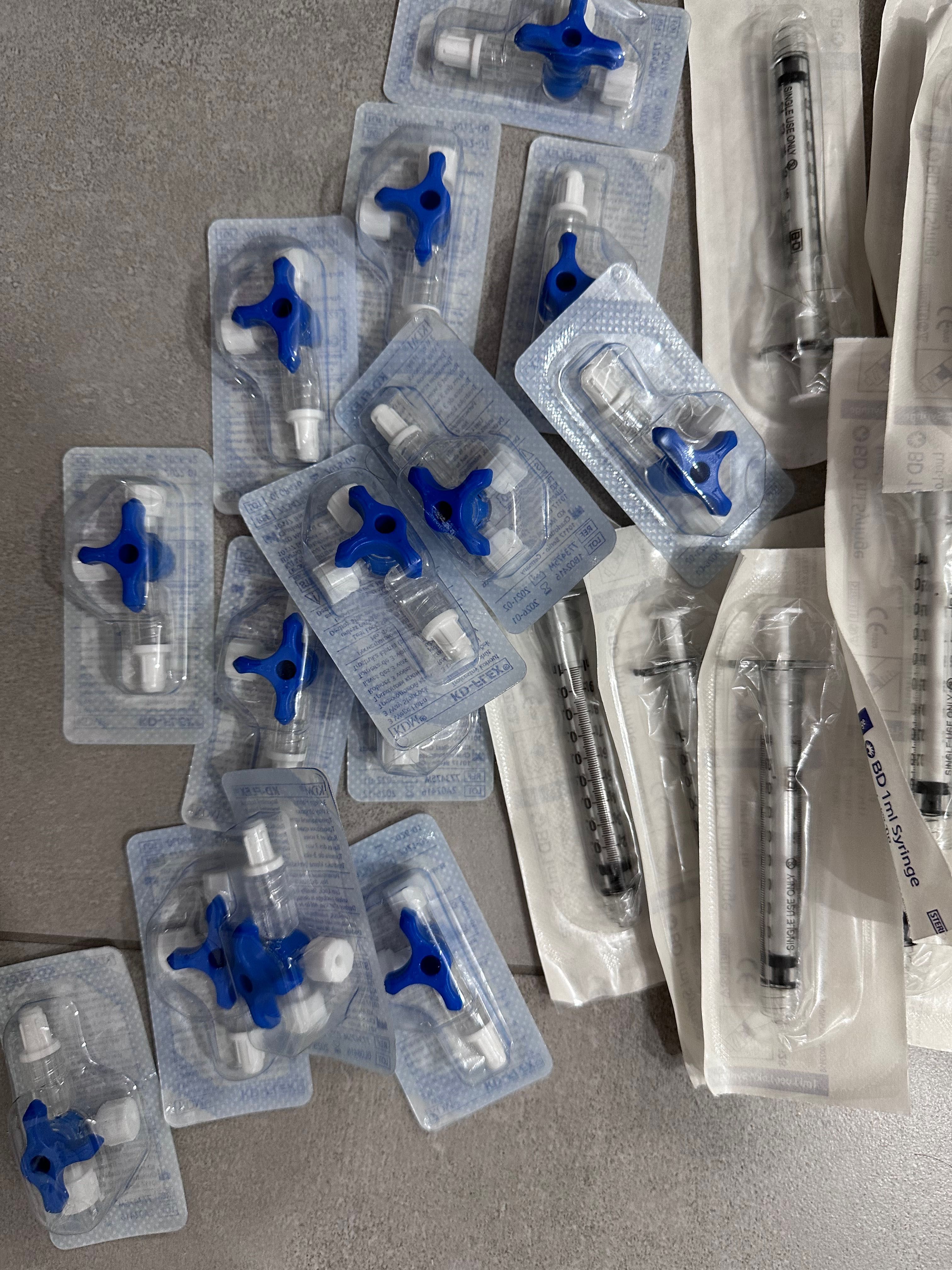 Strzykawki 1ml grube porządne i łączniki adapter do kwasu na sztuki