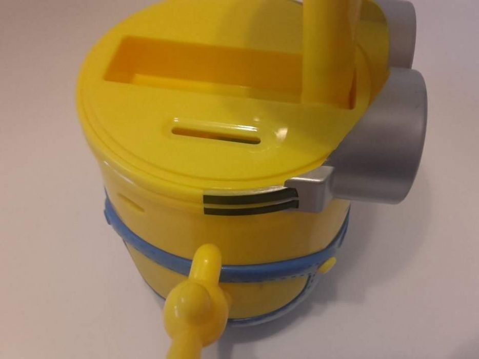 Zestaw 16 sztuk Minionki Mc donald's Lampa skarbonka brelok