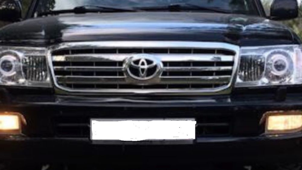 Решетка радиатор Toyota Land Cruiser 100 (98 - 2006) Решетка с лого