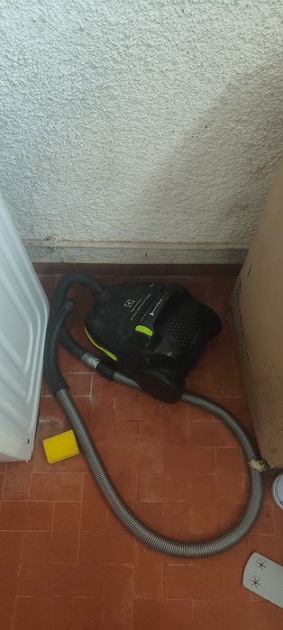 Vendo tudo cama com colchão