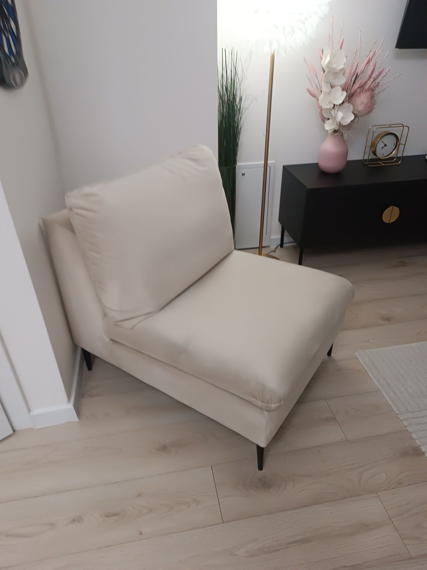 Fotel lezanka sofa jednoosobowa szezlong bezowy welur