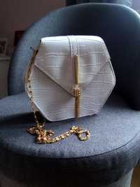Biała elegancka torebka
