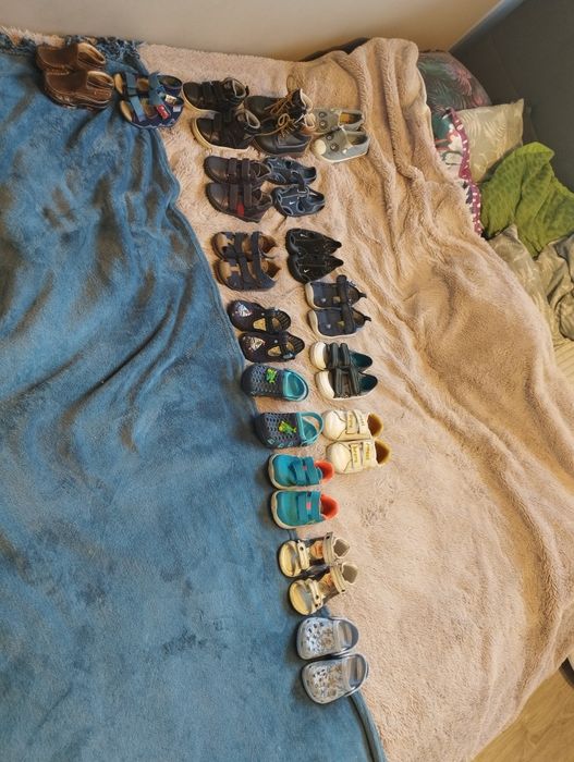 Sprzedam 17 par bucików dla chłopca od 20-24 markowe