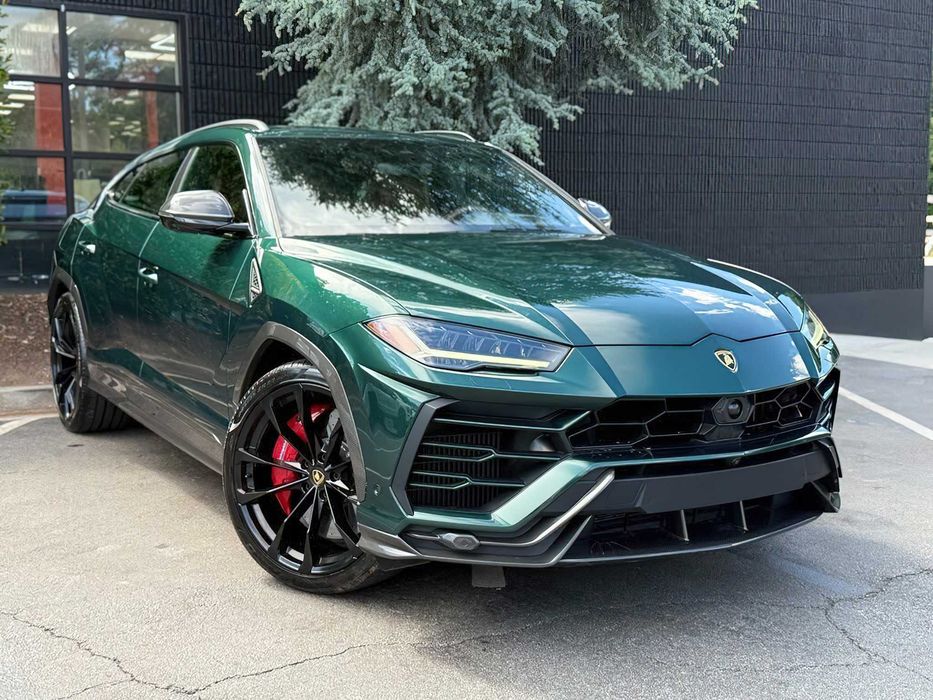 Lamborghini Urus      2022