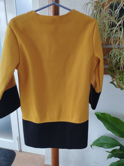 Casaco amarelo e preto Novo