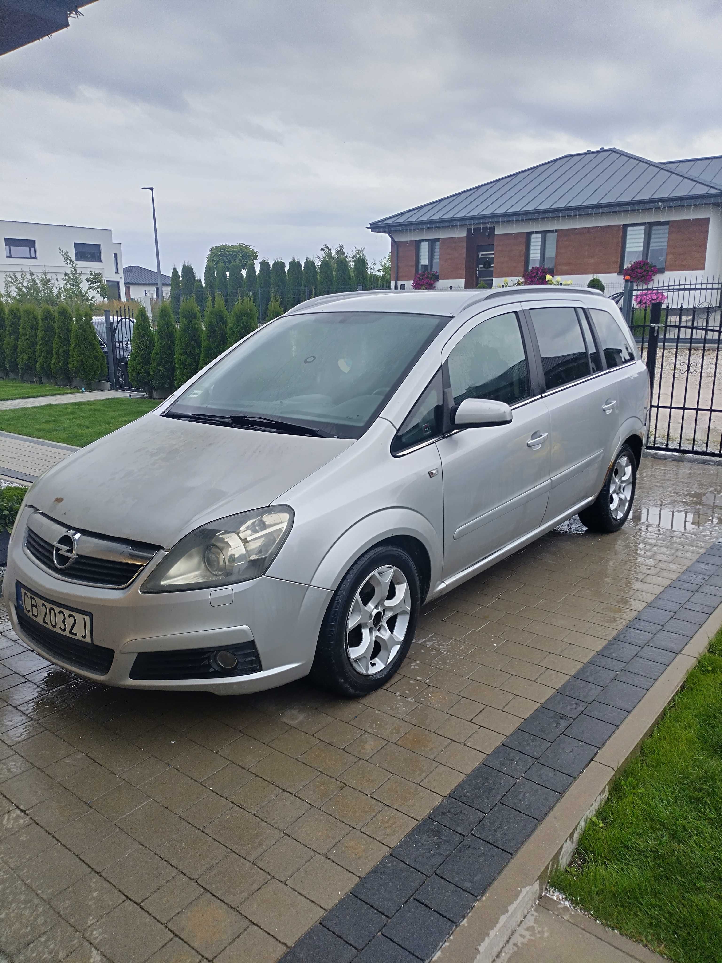 Opel Zafira B 1.9 CDTI, 2006, 150km, 7-os, biksenon, climatronic
