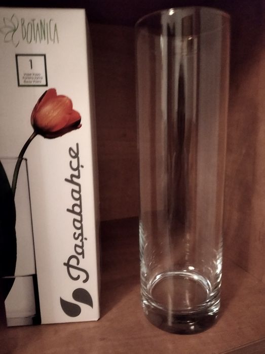 Jarra para flores em vidro