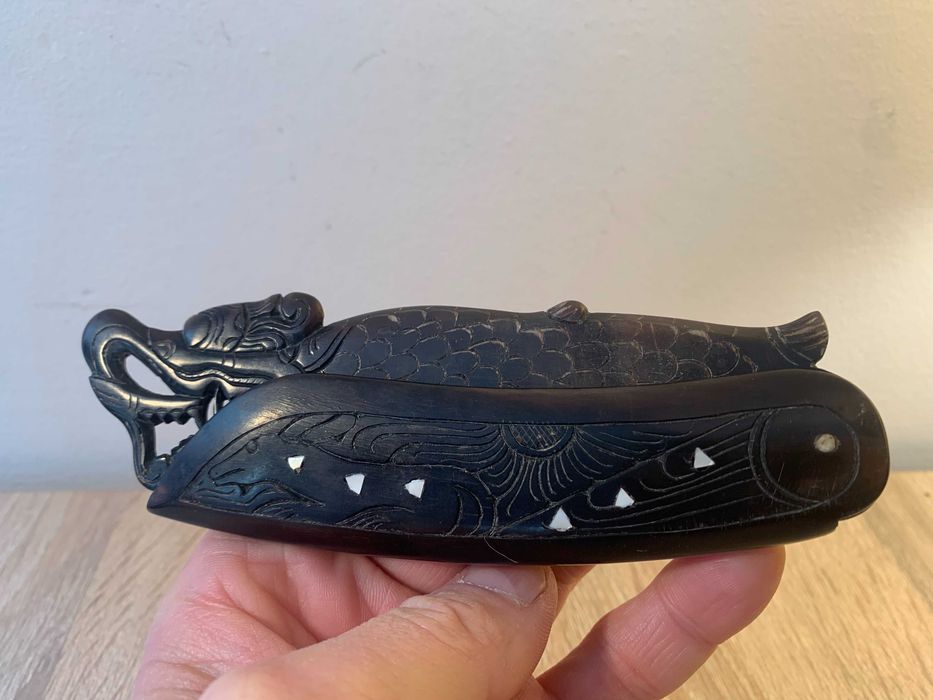 składany pięknie zdobiony ręcznie robiony grzebień z rogu, Vintage