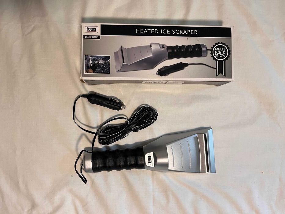 Skrobaczka samochodowa podgrzewana