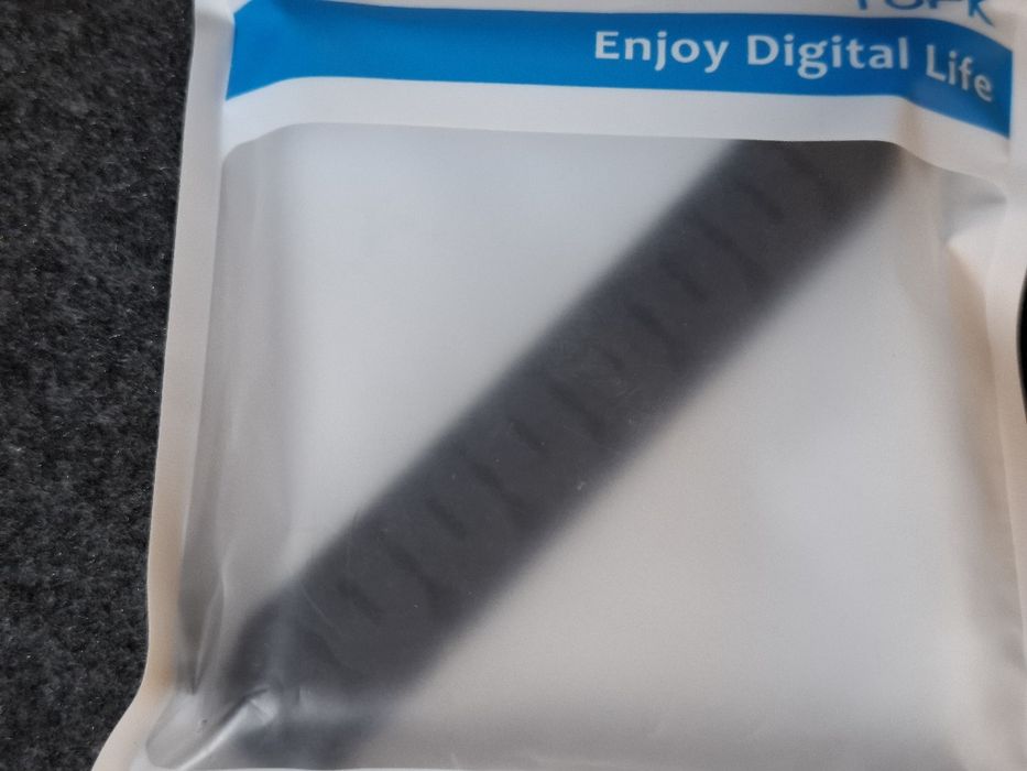 Organizador de cabos e velcro. NOVO