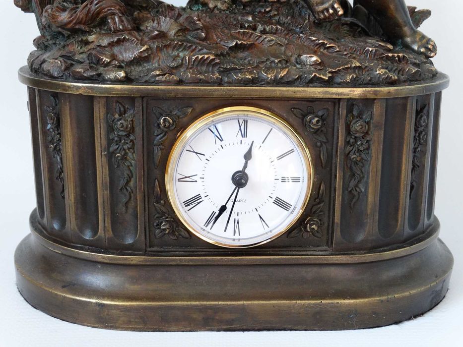 32 см/Камінний годинник з фігурною композицією" Хлопчик із собакою"