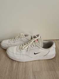 Białe skórzane sneakersy Nike rozmiar 46