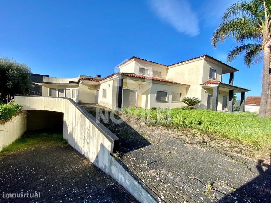 Moradia Isolada T5 c/1021m2 construção, terreno c/1595m2.