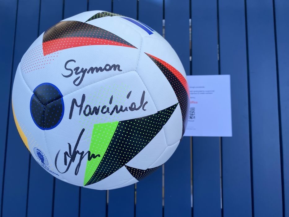 Nowa piłka Adidas Euro 2024 Fussballliebe autograf Szymon Marciniak