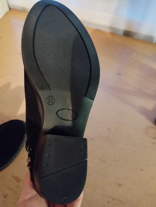 Продам ботинки новые 36 р