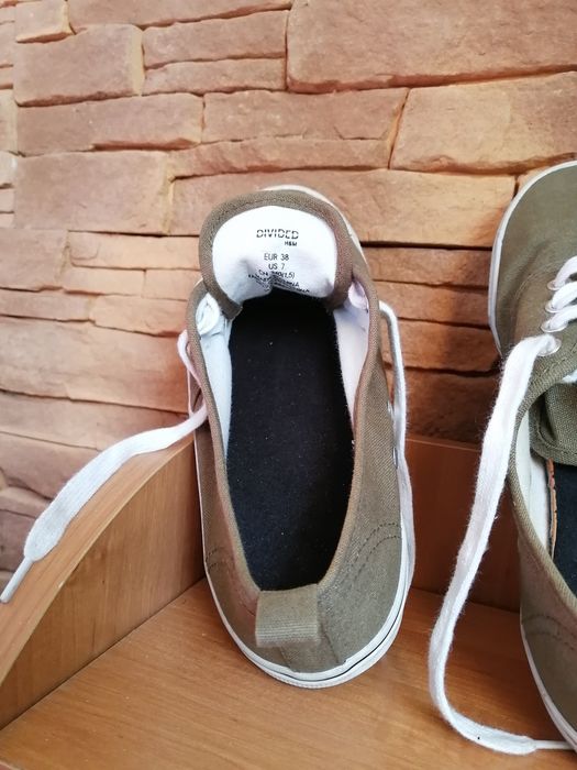 Кросівки жіночі 38