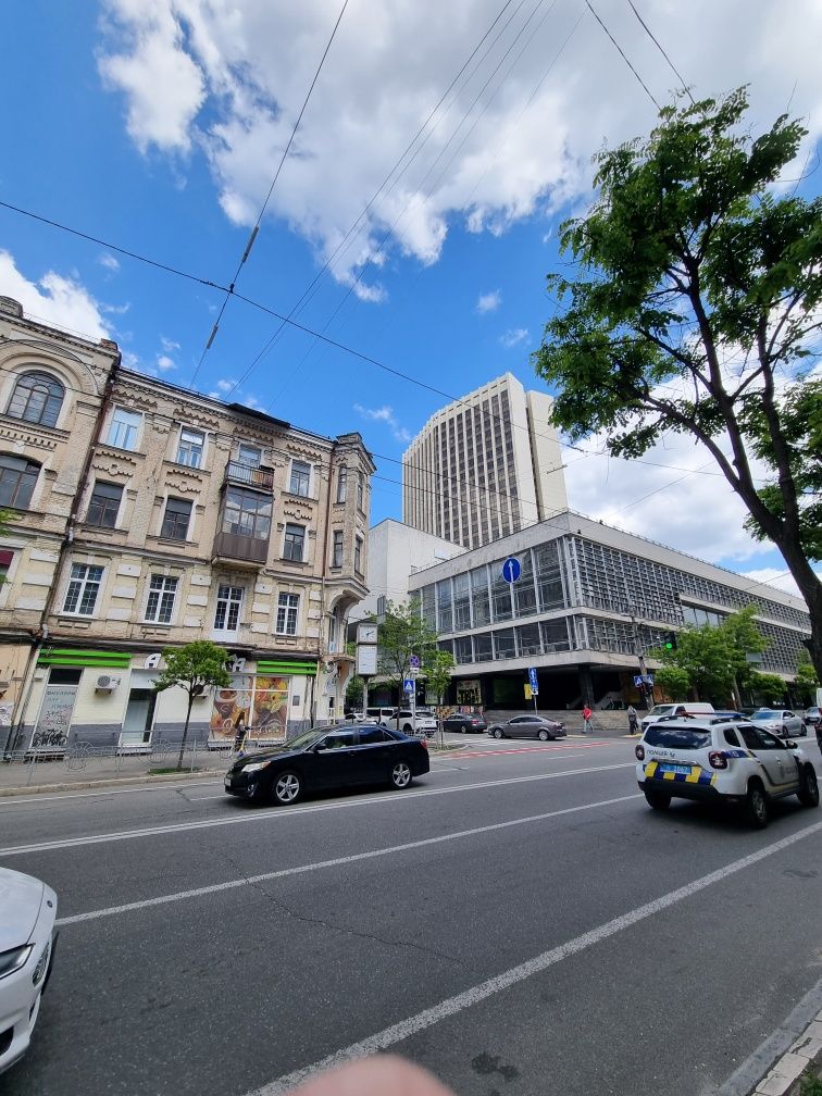 Продам готовый бизнес кухня, вытяжка, оборудование,  Артёма 10