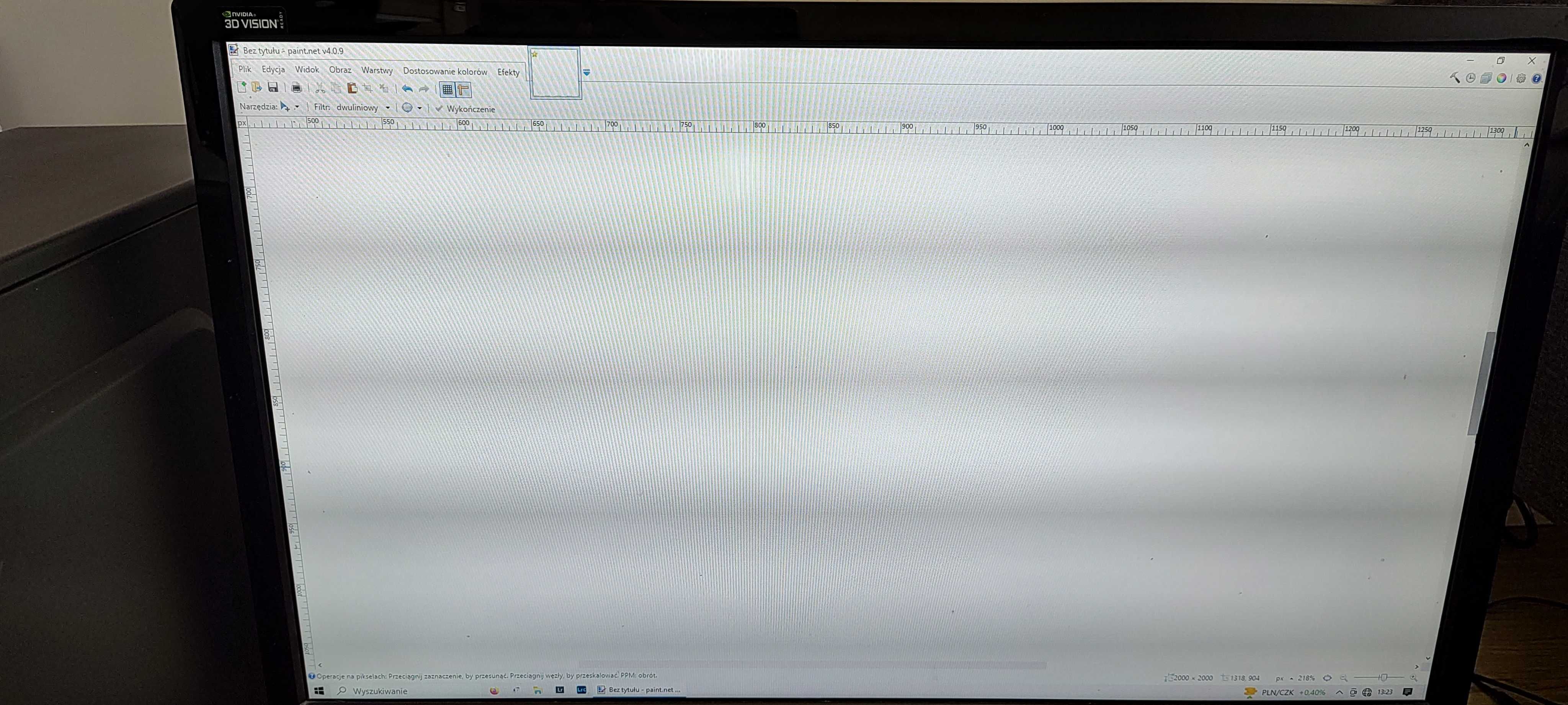 Komputer z monitorem do gier i zdjęć