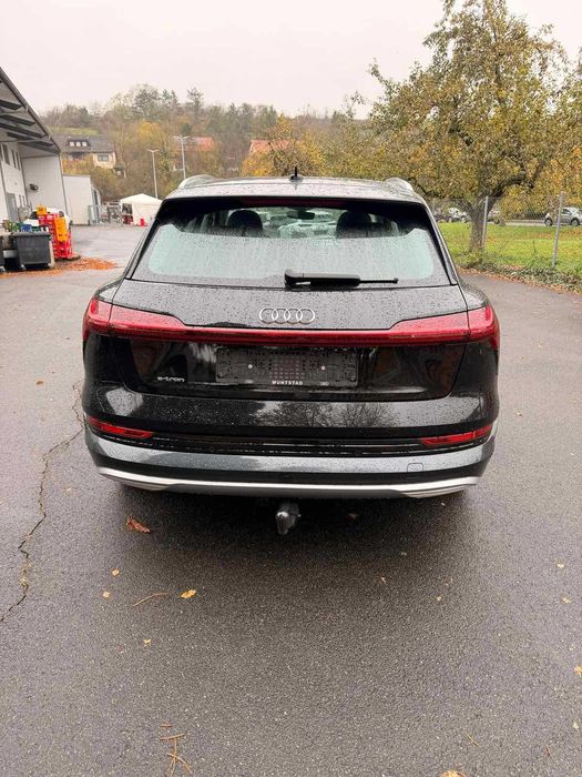 Топчик комплектація Audi e-tron -95 кв.,  21 модельний рік камери 360