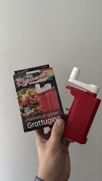 Włoska tarka do parmezanu z korbką - Riggamonti Grattugino