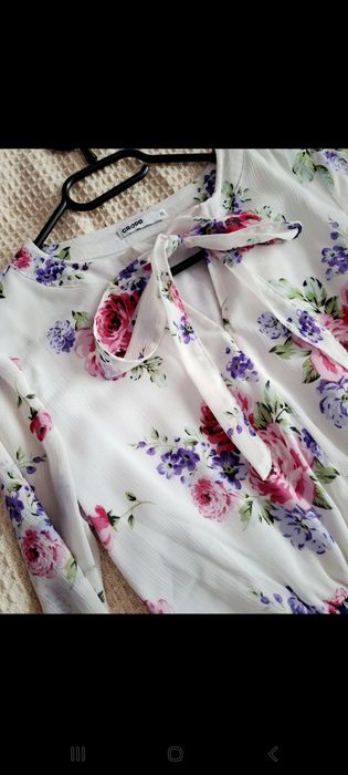 Sukienka biala w kwiaty mini 34 36 cropp plisowana wesele komunia