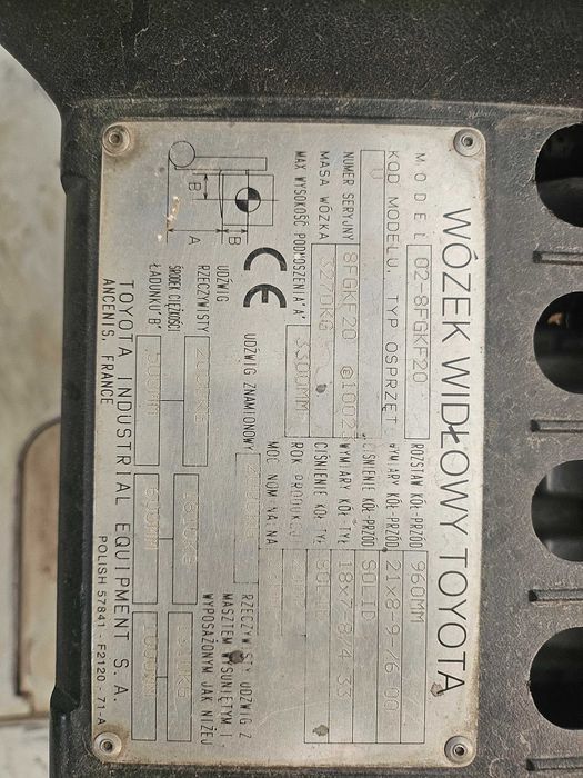 wózek widłowy TOYOTA 8