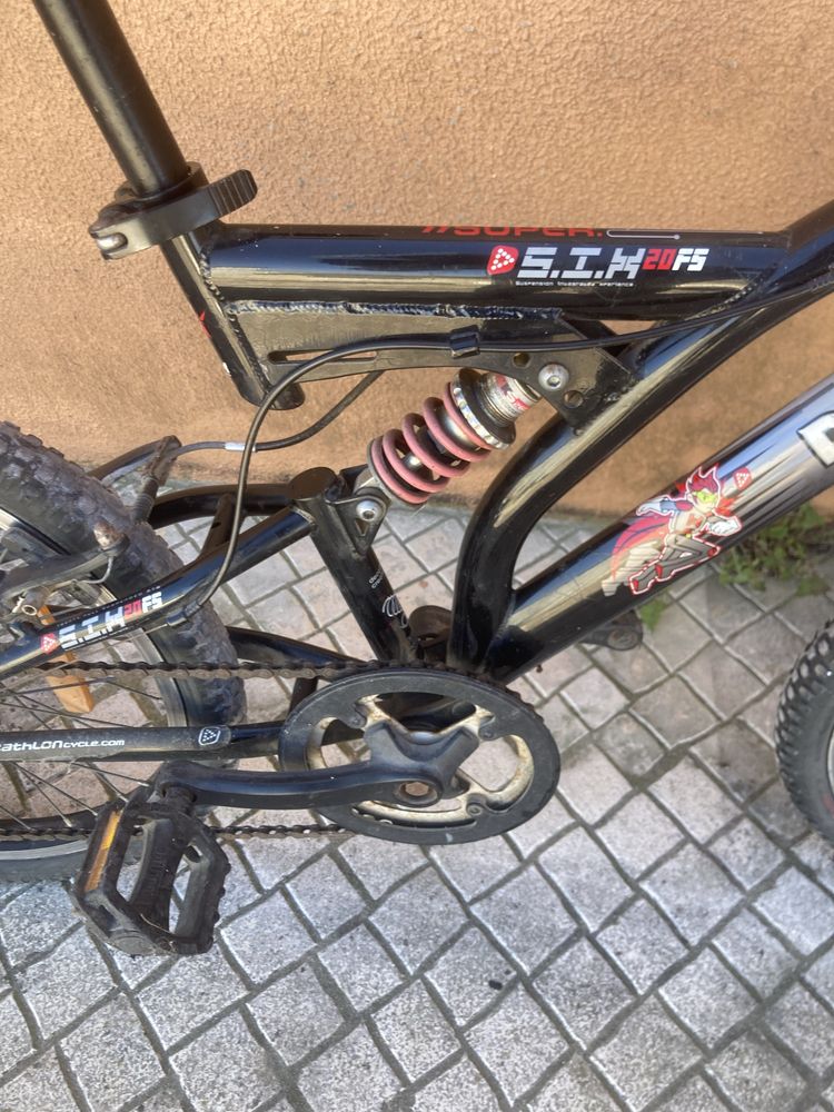 Bicicleta como nova com amortecedores a frente