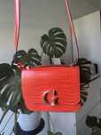 Torebka guess na ramie przez ramie czerwona elegancka