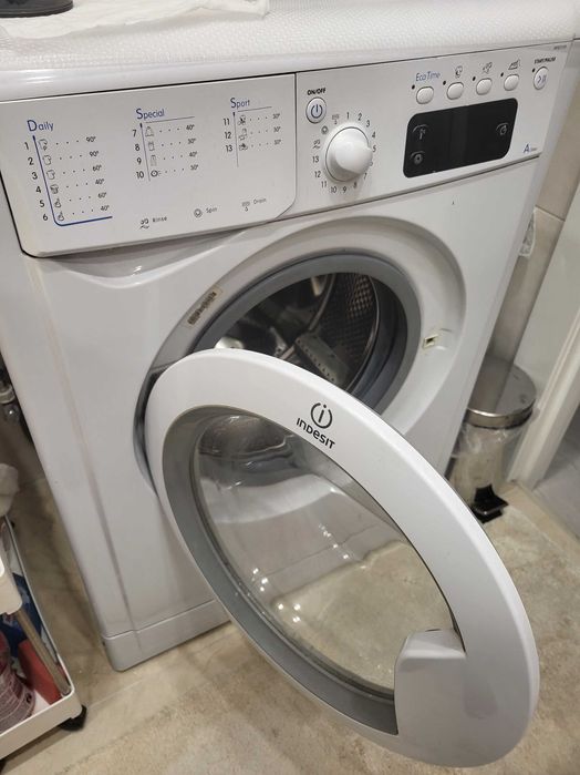 Пральна машинка Indesit