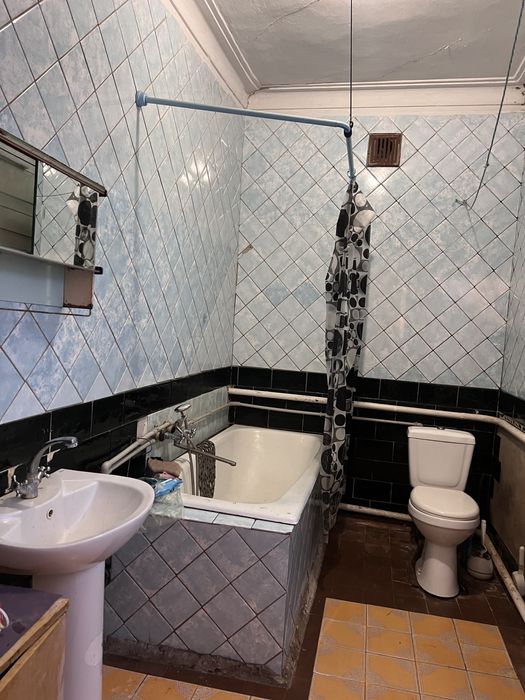 будинок з земельною ділянкою