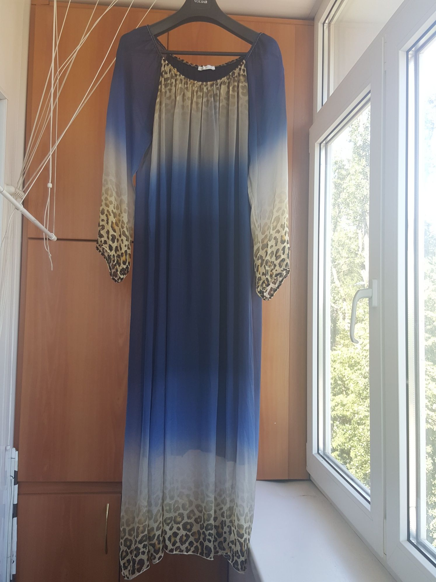 Шикарное новое итальянское платье сине- леопардовое. Р.48-52