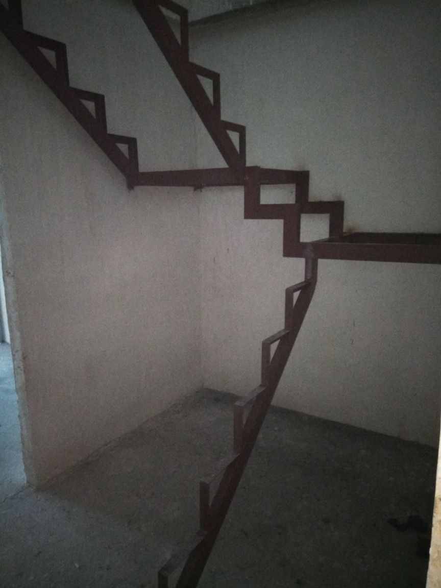 Лестницы, каркасы из метала