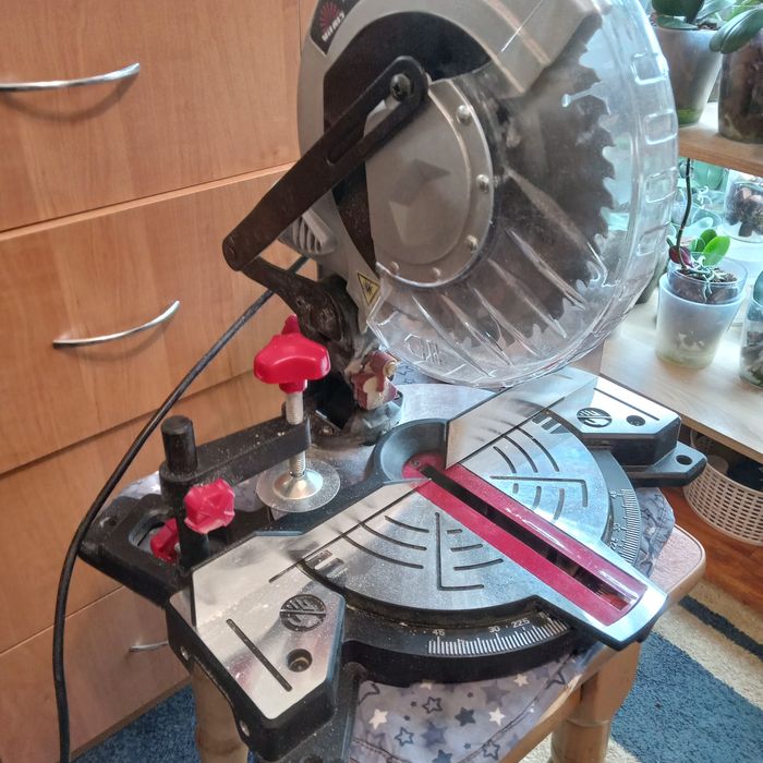 Пила торцювальна Vitals Master Dz 2114HPl