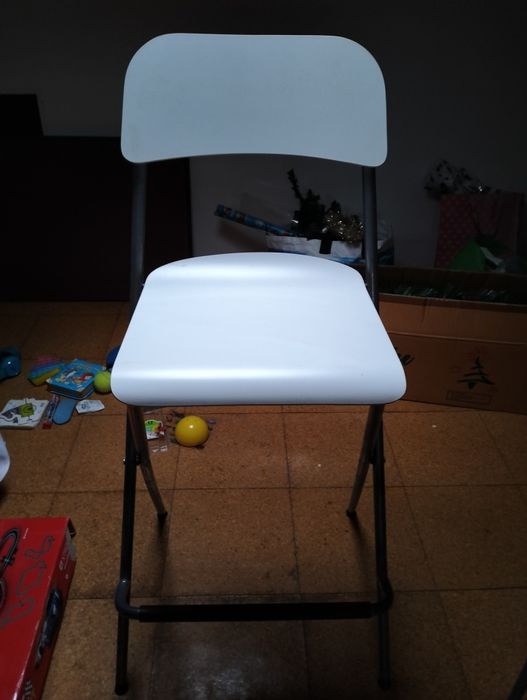 Cadeiras altas brancas  Ikea