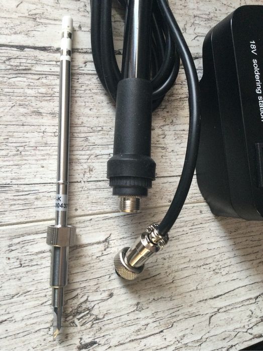 Mobilna bezprzewodowa lutownica na akumulator Makita 18V na groty T12