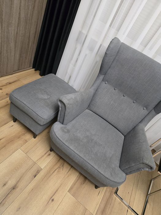 Fotel Uszak Ikea z podnozkiem