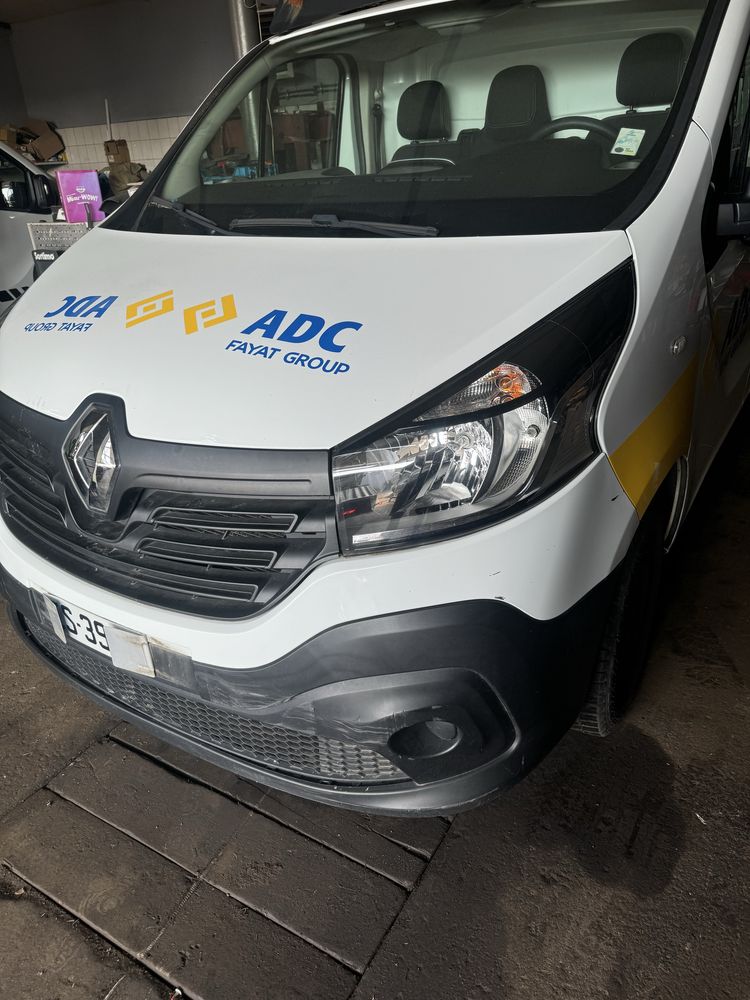 Przód kompletny maska zderzak lampy chlodnice Renault Trafic III 1.6
