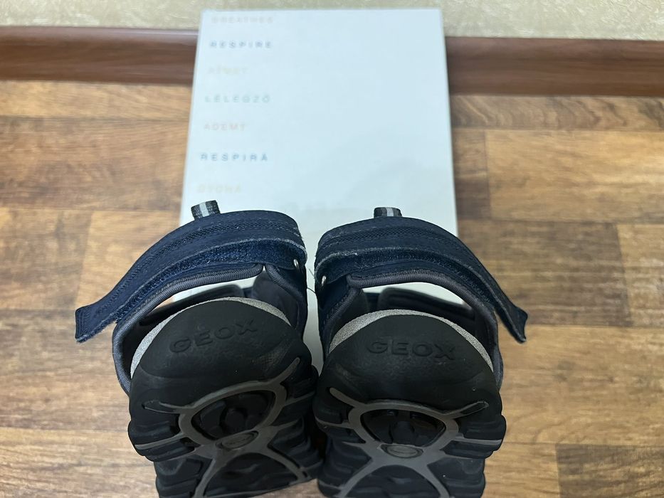 Продам босоножки Geox