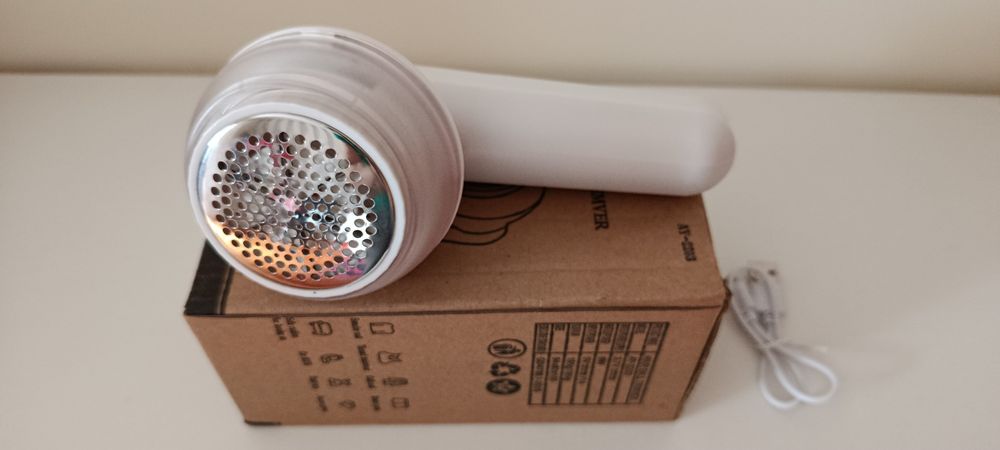 Aparelho para remover borbotos, muito pouco usado, carregado por usb