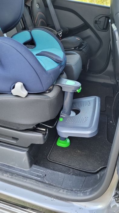 Samochodowa podstawka dziecięca pod nogi