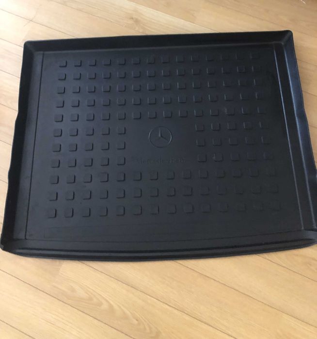 Proteção em PVC para mala de Mercedes classe B  ( Mercedes Original)