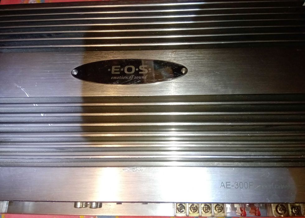 Підсилювач для автомагнітоли Е.О.S AE-300F під відновлення