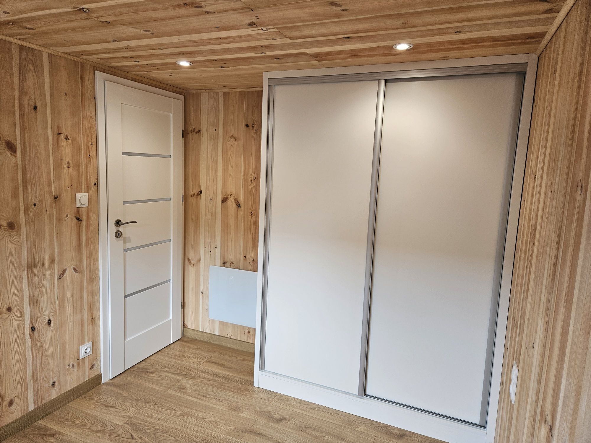 Domek całoroczny drewniany 10 m x 3,5 m mobilny  z antresolą
