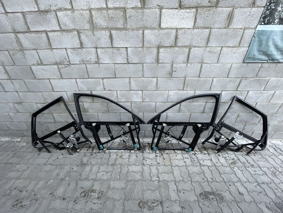 Рамки склопідйомника Audi A6C5 R/L Склопідйомник