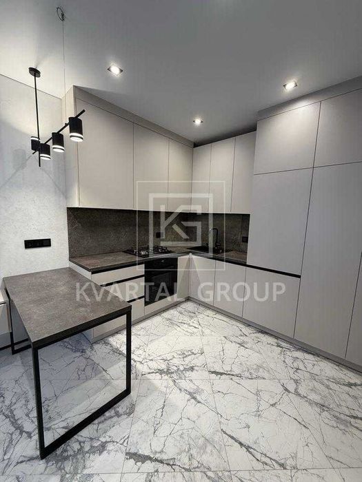 БЕЗ КОМІСІЇ Однокімнатна ВЕЛИКА квартира. НАБЕРЕЖНА міста