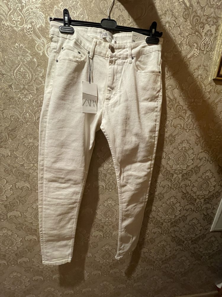 Zara Штаны (джинсы) 44 размер, белые НОВЫЕ!